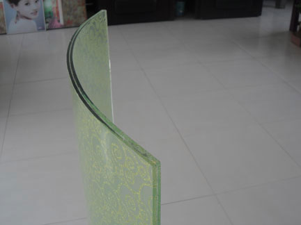 圖片名稱：夾絲玻璃
點(diǎn)擊次數(shù)：2865次